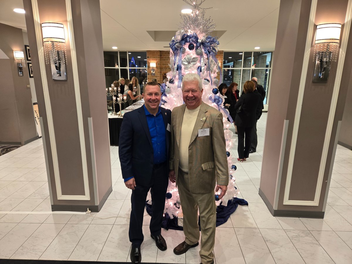 MarciniakTeam's tweet image. 📷 GMAR Gala Night! 📷
The Marciniak Team had an amazing time at the GMAR Gala last night at the Italian Community Center! The food was delicious, but the company was even better.
Huge thanks to everyone who made the evening so memorable—great conversations, lots of laughs!