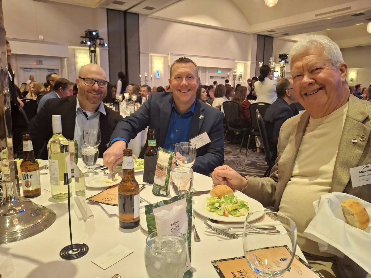 MarciniakTeam's tweet image. 📷 GMAR Gala Night! 📷
The Marciniak Team had an amazing time at the GMAR Gala last night at the Italian Community Center! The food was delicious, but the company was even better.
Huge thanks to everyone who made the evening so memorable—great conversations, lots of laughs!