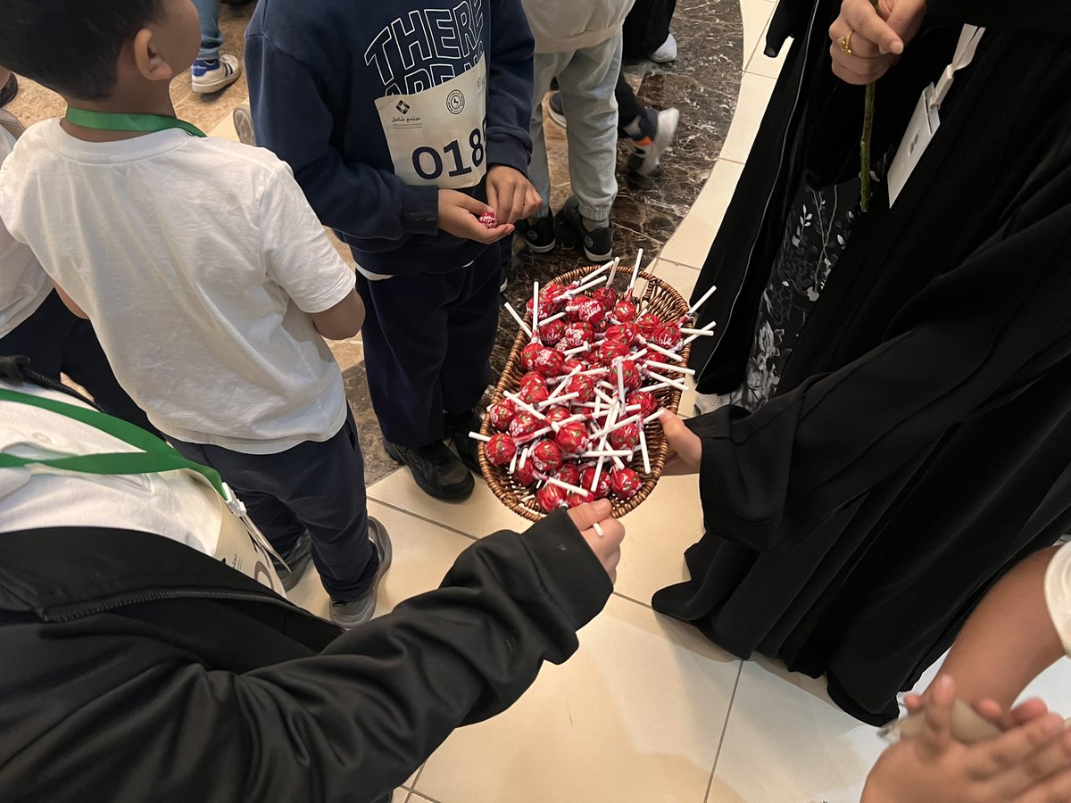 لأول مره يمر علي تطوع بهذا الشكل، وكأني تذكرت فجأة معنى أني أكون إنسان حي 
ماكانت مجرد مشاركة، كانت لحظة استبصار لقيمة في داخلي نسيتها من وقت طويل

عشت شعور أعجز عن وصفه، شعور مايفي في حقه الا الصمت لأن حتى ولو كُتبت الكتب ونُشرت الصحف ماراح توصف جزء منه. هذا ماكان تطوع وبس هذا