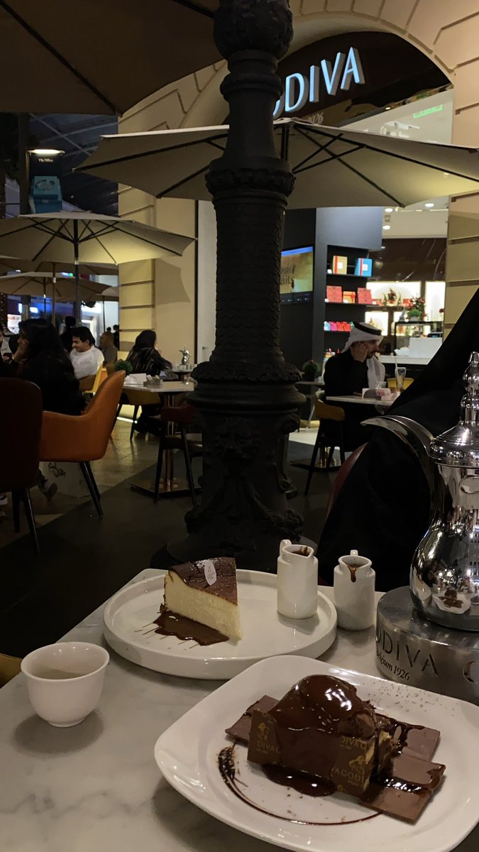 " تموت بداخلي خيبة مشاريهي على الأحباب
 ولا شافوا سوى وجهٍ سموح .. وبسمة محيّا "