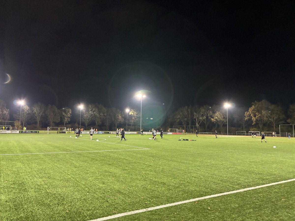 Om 20.30 beginnen we aan de resterende 27 minuten van ABS tegen Heeten . Wedstrijd was gestaakt vanwege blessure van de scheidsrechter.
Bij winst komt ABS bovenaan te staan in de competitie.
We starten met stand van 2-1.