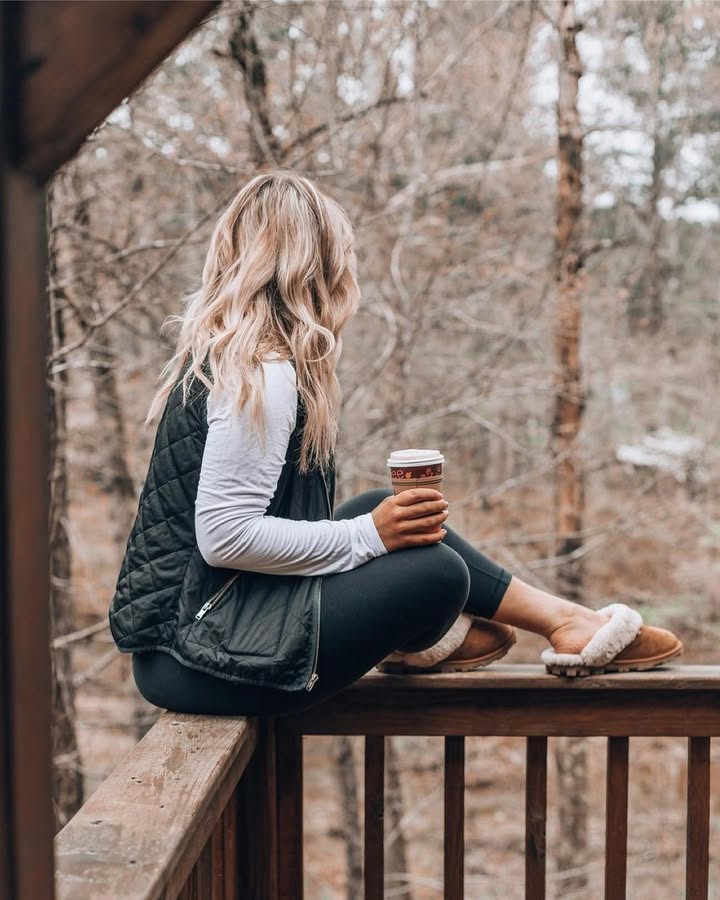 brokenbowdotcom's tweet photo. Cozy corners, crackling fires, and winter's embrace. Embracing the magic of cabin life when the world turns into a snowy wonderland.
.
.
#brokenbow #brokenbowok #brokenbowoklahoma #hochatown #beaversbend #brokenbowcabins #travelok #travel #vacation #oklahoma
📷travelandtenacity https://t.co/iL1M37D6gD