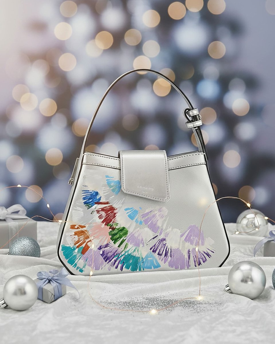 LamarrWoman's tweet photo. The Visionary - Teanò Art Capsule n°8 

Per chi considera la moda un'opera d'arte. Teanò Art Capsule n°8 è un tesoro limited edition, dipinto a mano. Un regalo unico per la sognatrice che merita un capolavoro.

#Lamarr #ArtCapsule #EdizioneLimitata #HandMade #LuxuryArt #GiftGuide https://t.co/7tE2s1bTMY