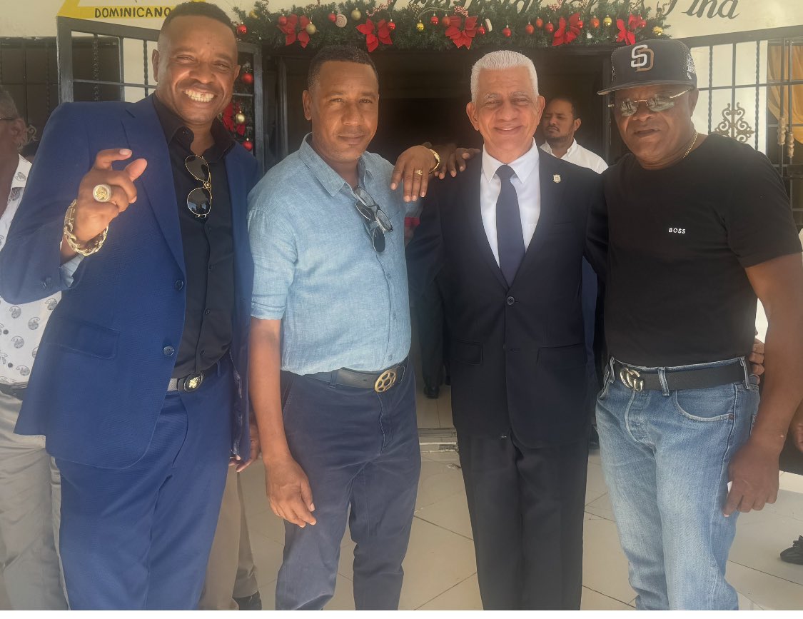 Gracias al presidente del @SenaRD por sus finas atenciones; nosotros estamos muy agradecidos por su buen trato y por la visita al municipio Comendador provincia Elías Piña <a href="/llegopapa/">Hipólito Mejía</a> <a href="/CarolinaMejiaG/">CarolinaMejiaG</a> <a href="/R_AriasRamirez/">Rafael Arias Ramírez</a>.

Ojo al Cristo.