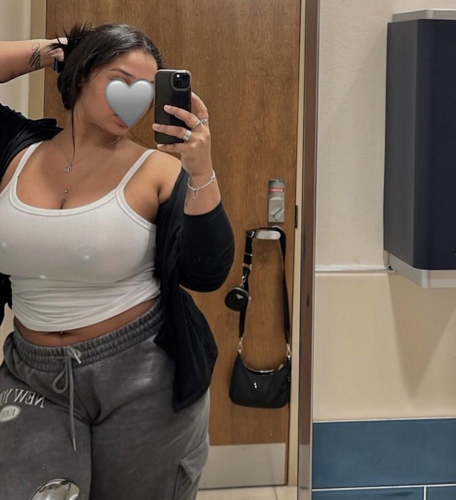 انا مدرب سباحة للكبار واطفال التدريب هيكون في فيلا فيها حمام سباحة في المعادي برايفت اللي عاوزه تدرب سباحة تيجي خاص ولو امك او اختك أو مراتك عاوزه تدرب تعالي خاص ومتاح مساج وفي عروض خاصه للكابلز