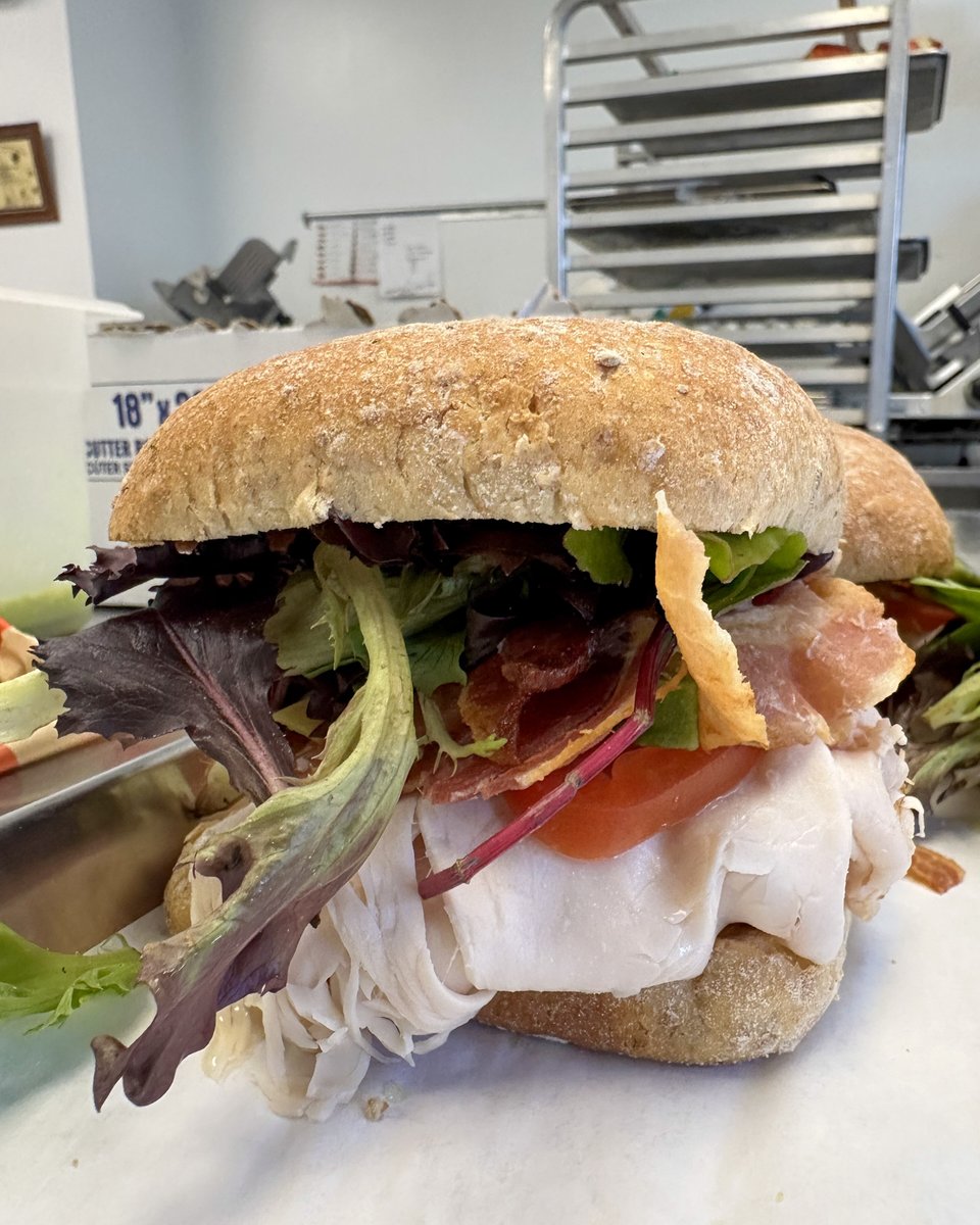 ITBTampa's tweet photo. Stacked with prosciutto, chicken, crisp greens, and all the good stuff 🥪✨
Freshly crafted Inside the Box — where every sandwich is made with purpose and packed with flavor. ❤️
#InsideTheBoxCatering #MetropolitanMinistries #TampaCatering #FreshFood https://t.co/tKQhfs6AVW