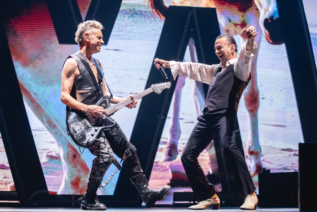 Cuatro canciones inéditas de #DepecheMode de las sesiones de Memento Mori además del álbum en vivo desde la Ciudad de México. Todos los detalles para el lanzamiento el día 5 de Diciembre . Rolling Stone Magazine