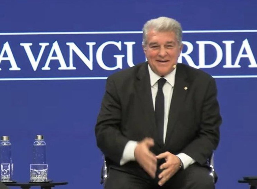 🗣️ جوان لابورتا، وهو متأثر جدًا: «بالأمس حضرت تأبين والد زوجتي. أنا مقتنع أنني لما أصبحت رئيسًا لولا دعمه. سأظل ممتنًا له إلى الأبد.»