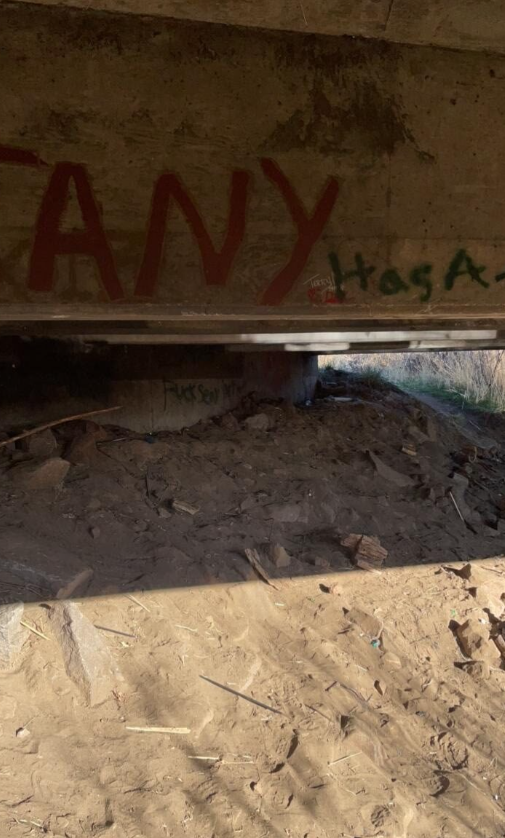 Keeping our highways &amp; communities safe! 🚧
Crews and our contractor cleaned under the Susan River bridge on SR 36 in Susanville, removing debris while local partners connected impacted individuals with services. Efforts like this help keep our roads &amp; community spaces safe.