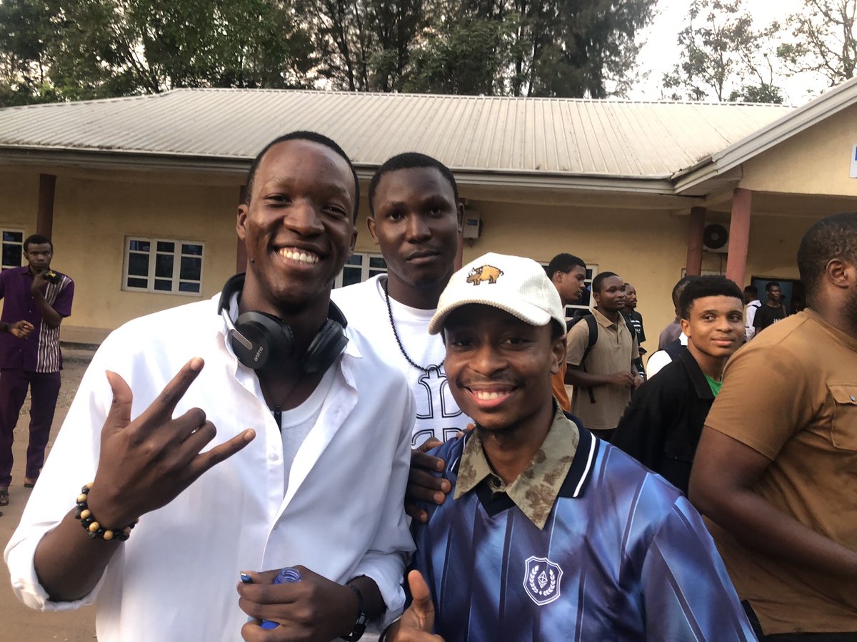 ikenna6868's tweet image. “If you don’t know how to connect with people physically, politely mistakenly step on them and let the conversation start from there😂” - a wise man from @Eth_Enugu 

@apostleofdesign @Technerd_sui @thedavidokonkwo @Oxymoron_101 @theUXguy2