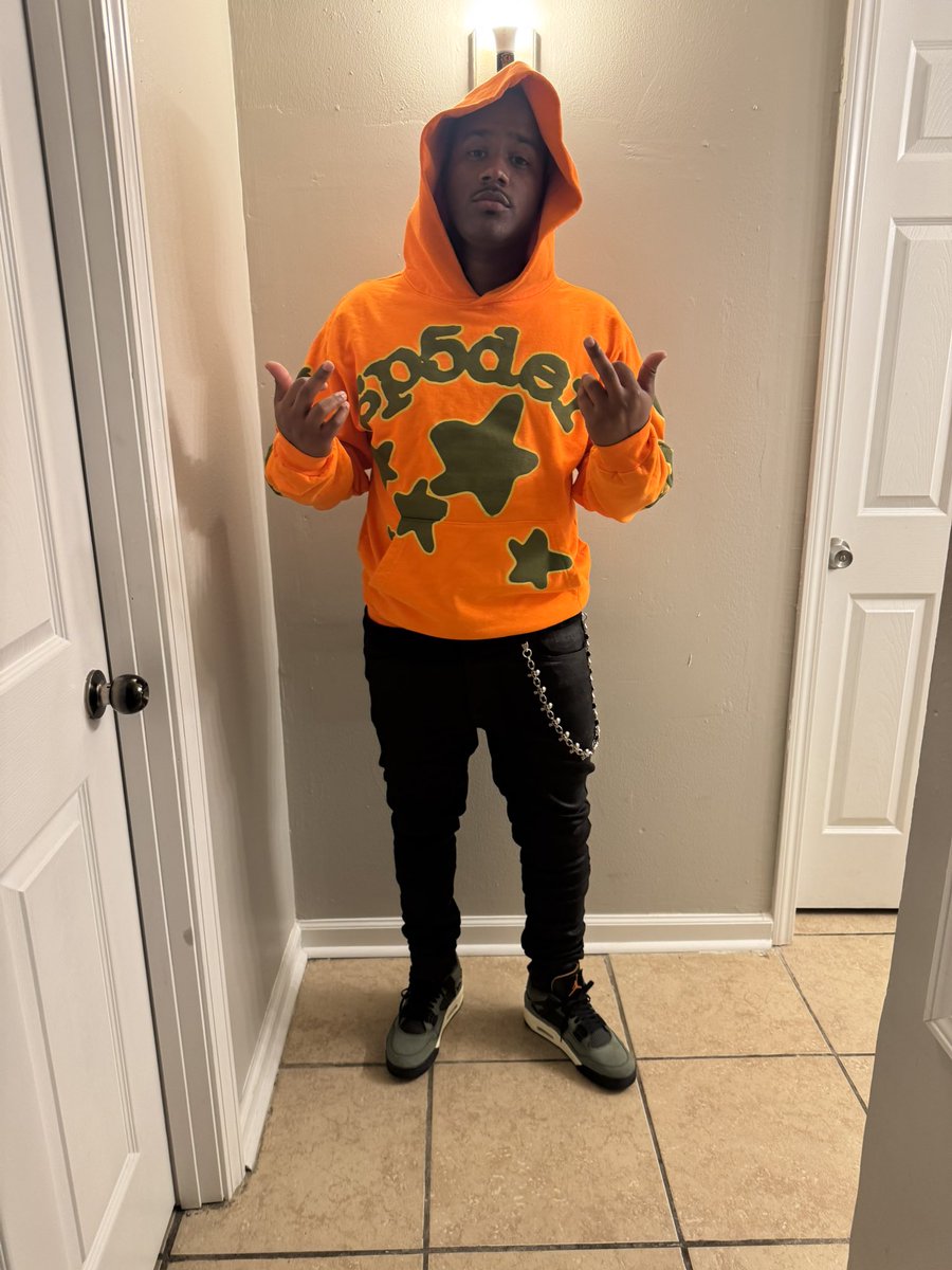 ReggieGwallass's tweet photo. Ion see no komp it’s just me at the top 🖤🦈 .. 
#SecondLineSunday #LBJ https://t.co/Hpap5Z1nrH