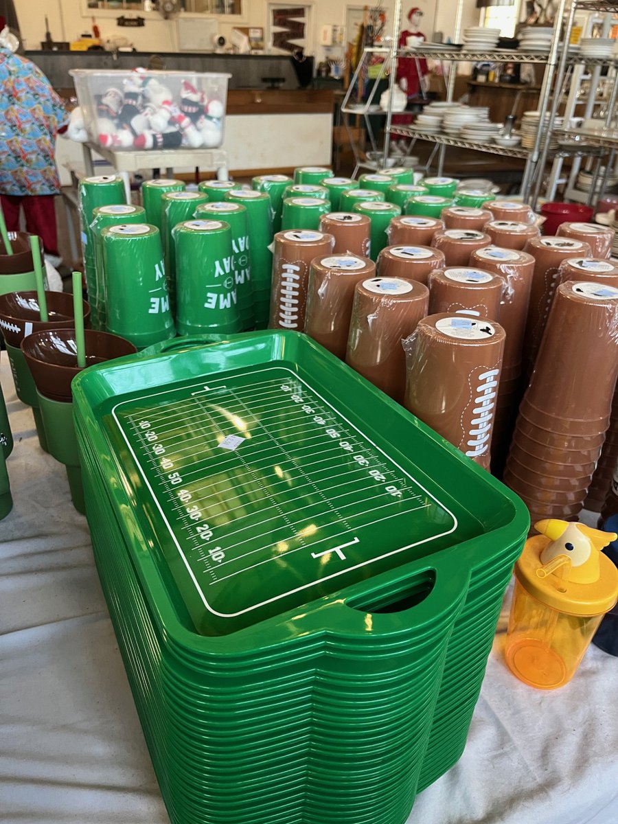 KauaiHabitat's tweet image. Are you ready for some FOOTBALL! Find everything you need for game day at #ReStore! Stop in today and support #affordablehousing on island. #ShopAndSave #ShopAndBuild kauaihabitat.org/restore/