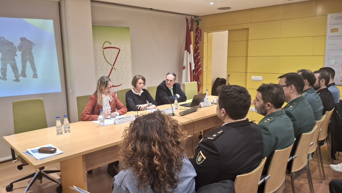 📆Iniciamos prueba piloto en la provincia de #zamora donde presentamos el Protocolo general de cooperación entre <a href="/Farmaceuticos_/">Consejo General Colegios Farmacéuticos</a> <a href="/cndes_oficial/">CNDES</a> #FFCCSE 👮‍♀️👮para la prevención, búsqueda y localización de personas desaparecidas
<a href="/CofZam/">COF Zamora</a> <a href="/policia/">Policía Nacional</a>  @guardiacivilzamora
#Farmacia