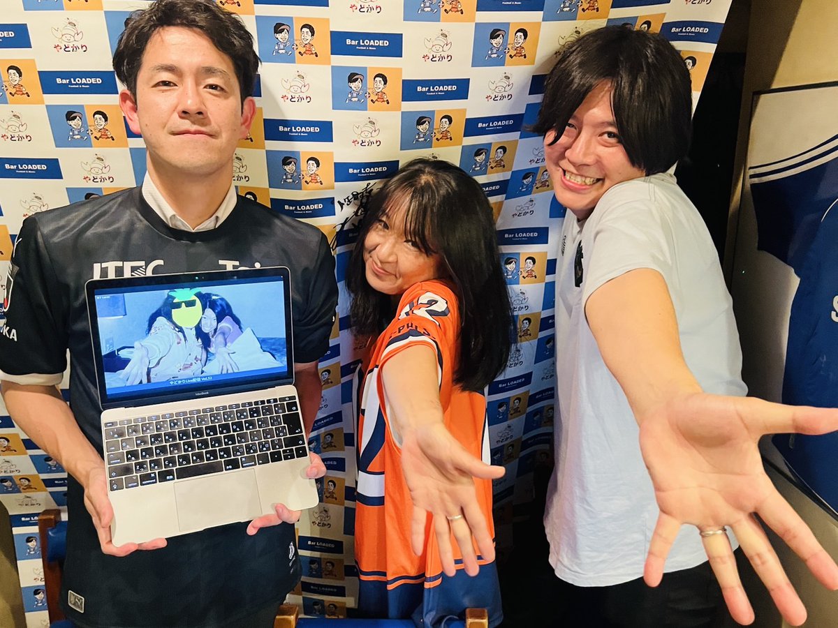 obachan12's tweet photo. やどかりお知らせ！
12/18 【木】 21時〜23時
年末やどかりスペシャルやっちゃいます

今年もやります。年末スペシャル。
視聴下さった貴方に素敵な何かが起きるかも。乞うご期待！

サッカー好きなら誰でも視聴出来ます

TAWAGOTOチャンネルから配信します

#やどかり
#LOADED 
#TAWAGOTO
#拡散希望 https://t.co/94sS0b9hUw