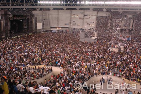 colores_sant0s's tweet photo. Primer concierto de Indio y Los Fundamentalistas del Aire Acondicionado. Noviembre 2005 // Último Concierto de Indio y Los Fundamentalistas del Aire Acondicionado. Marzo 2017

---
20 años
---
Por donde el míster va.. https://t.co/WmlcJw2ETk