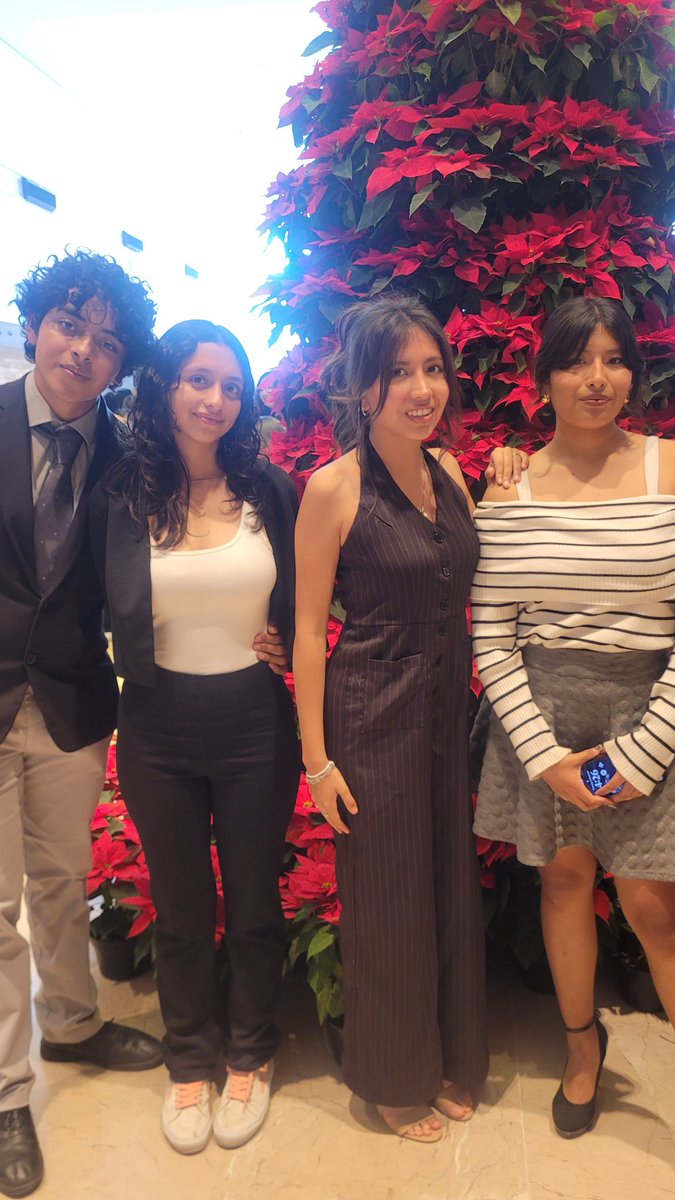 Hoy celebramos el esfuerzo, la visión y el liderazgo de nuestros estudiantes. 🎓✨
En unas horas inicia la Graduación ALTUM… ¡y no podríamos estar más orgullosos! 🦅

#PrepasUPAEP #GraduaciónALTUM