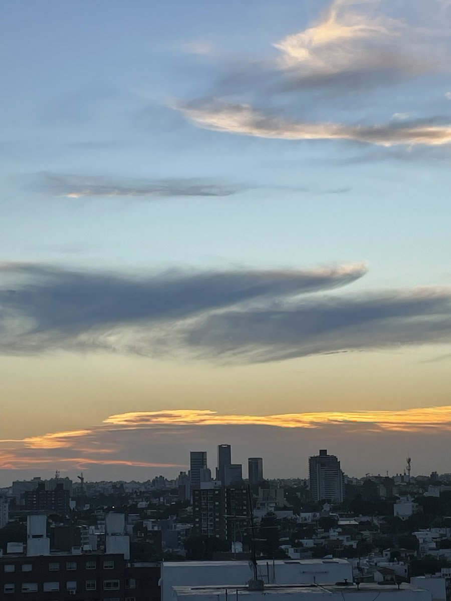 ¡Se nubló! Espero que eso no impida ver la #superluna #Montevideo No #sunset today