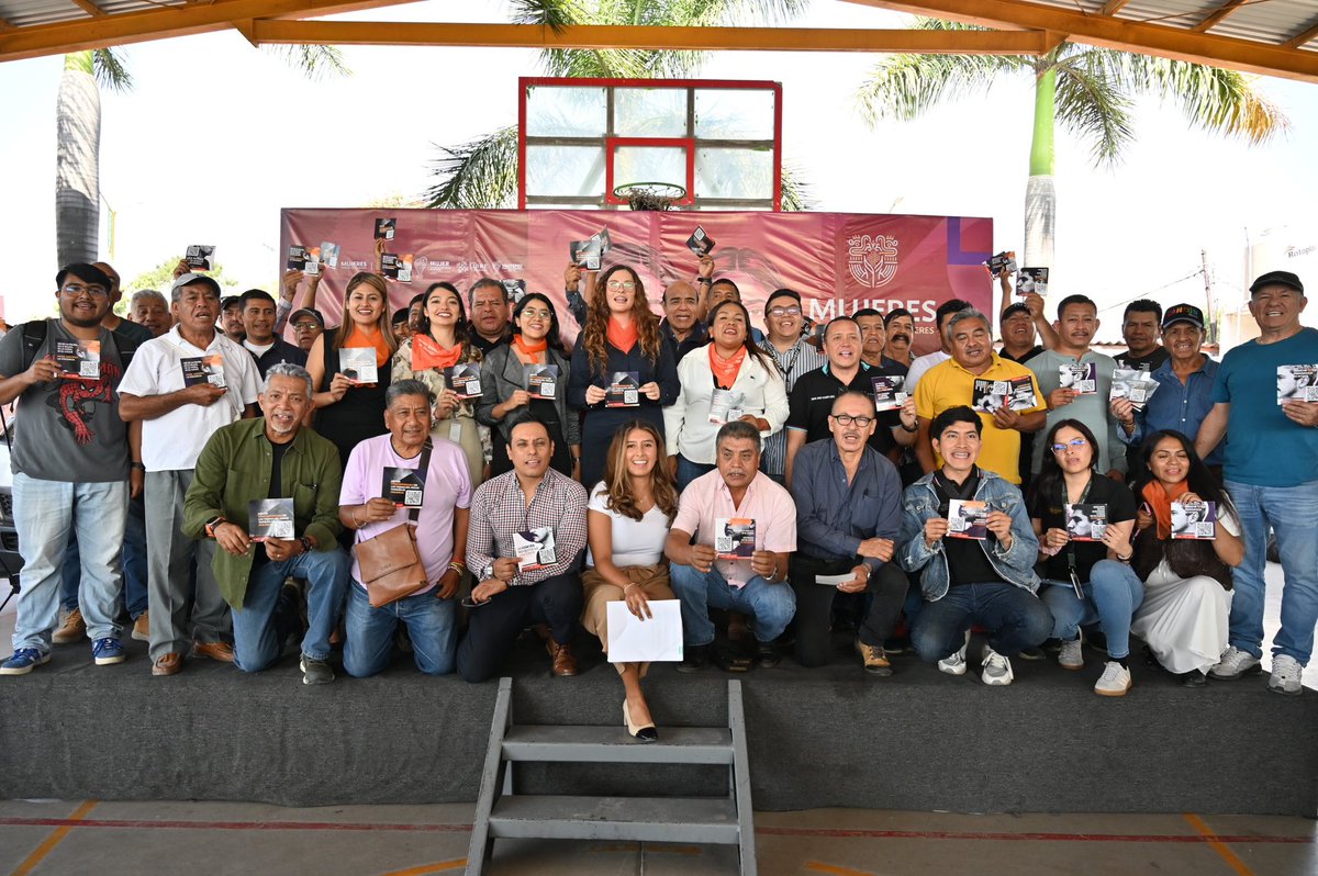 Erradicar la violencia también es cosa de hombres.
pegamos stickers de la campaña dentro de rutas de transporte público en Yautepec. Pequeñas acciones, grandes cambios. #LaTierraQueNosUne también se mueve. Con apoyo de Movilidad y Transporte y autoridades mpls.