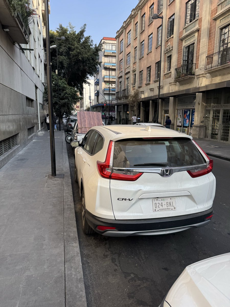 caquico's tweet image. Por favor retirar matrículas de autos aparcados en zona prohibida, calle artículo 123 entre Iturbide y Humboldt @UCS_GCDMX @SSC_CDMX @PabloVazC @OVIALCDMX