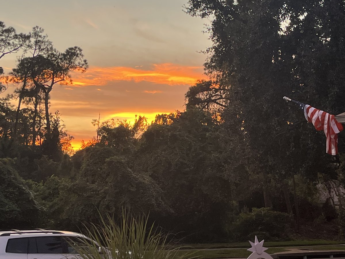 womplash's tweet image. Thank God for beautiful sunsets