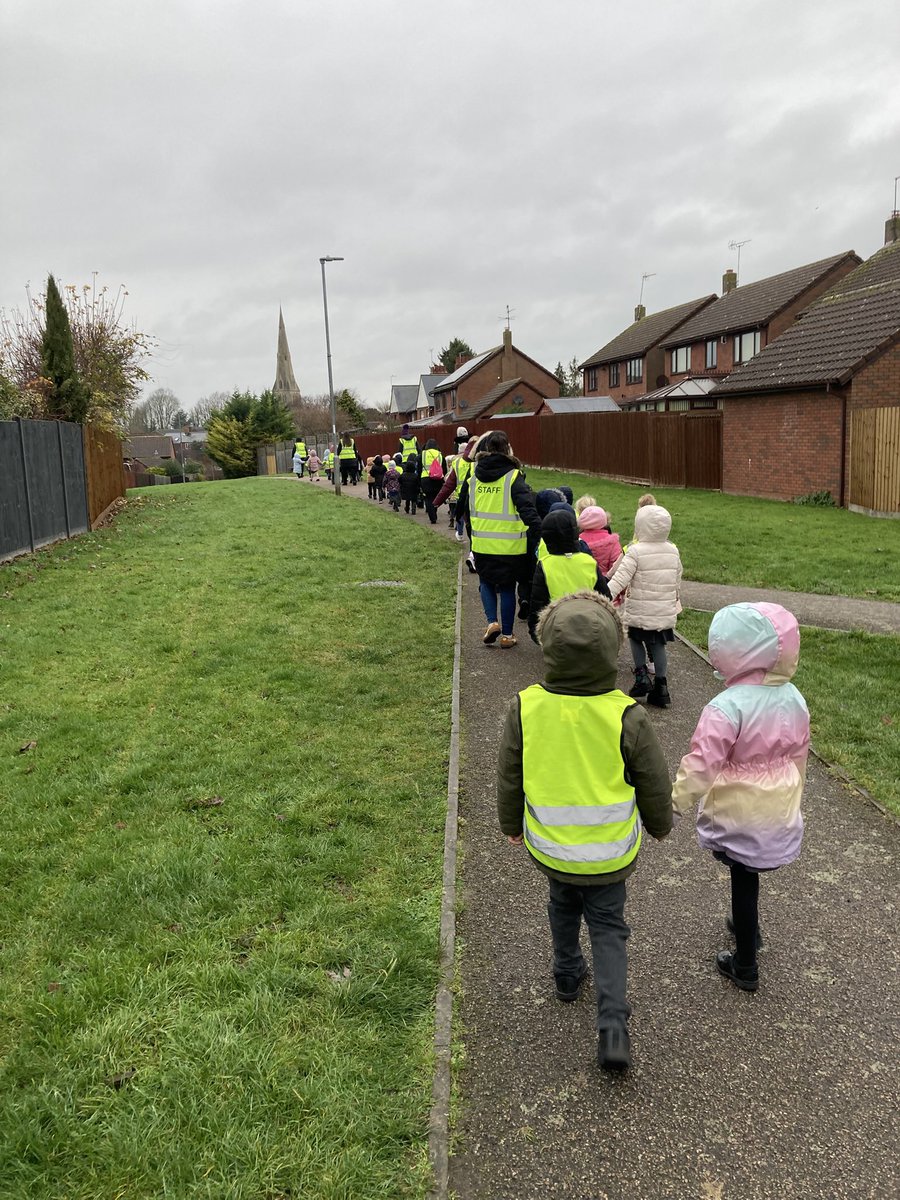Kingfishers_RPI's tweet photo. Kingfishers and Puffins had a fantastic morning at St Peter’s Church learning about the Christmas story. A huge thank you to the Church volunteers and the parent helpers. 😊 @RaundsPark https://t.co/G0CuMtmJfD