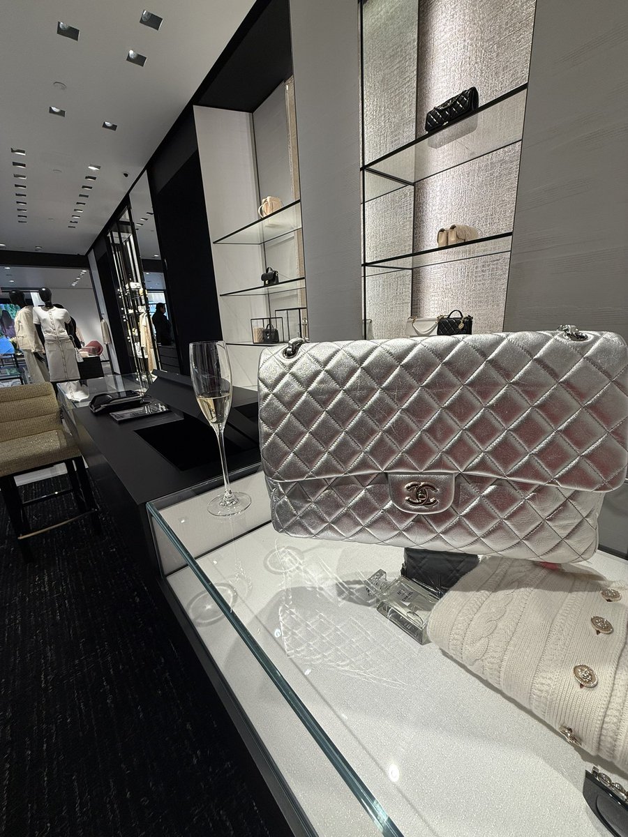 AsianDaBrattt's tweet image. Put Me In Chanel 🩶 #BdayWeek