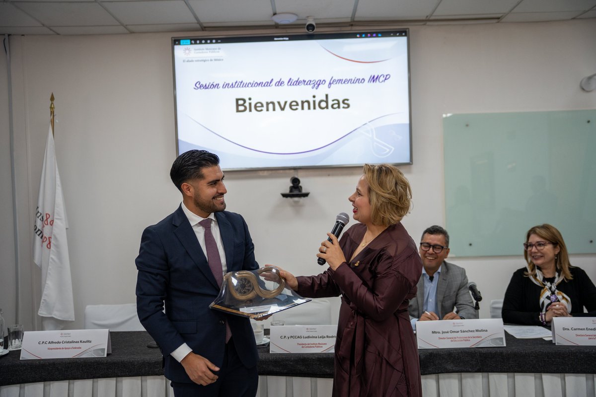 Un gusto participar en el Encuentro de Liderazgo Femenino en la Contaduría Pública del <a href="/impc/">IMPC</a>.
Agradezco a <a href="/leija_ludivina/">LUDIVINA LEIJA RODRÍGUEZ</a> la invitación y su liderazgo para seguir impulsando la participación de las mujeres en la profesión contable.
#LiderazgoFemenino #IgualdadDeDerechos