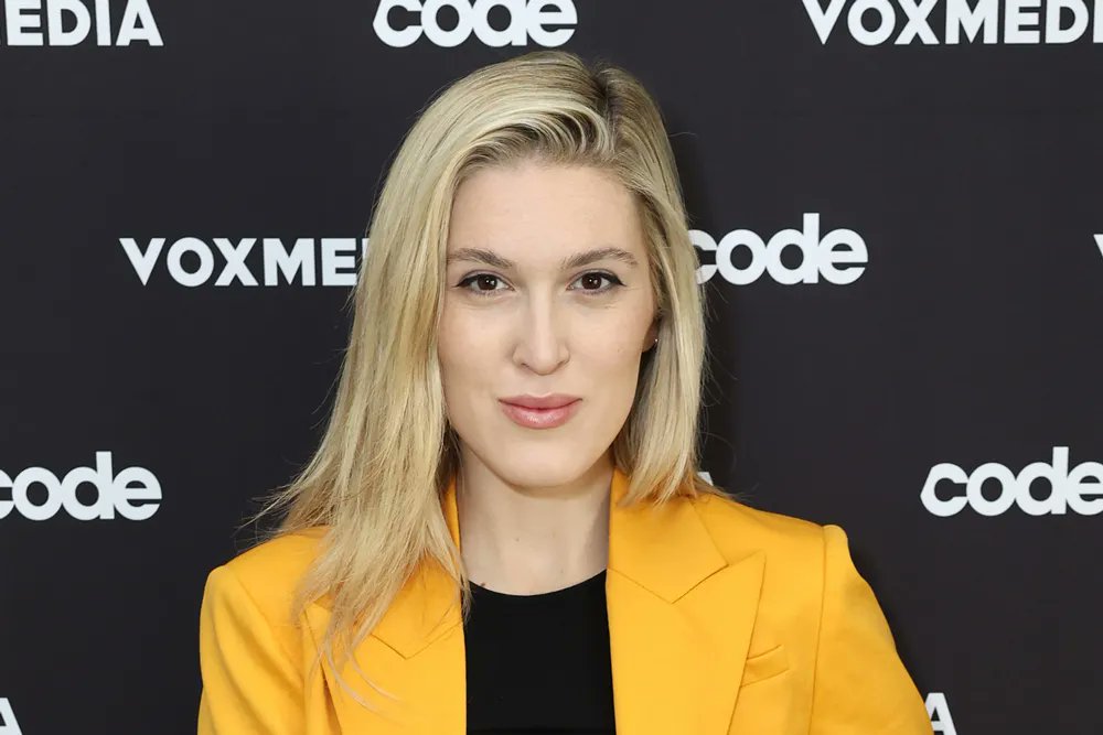 Variety's tweet photo. #FranLebowitz, a former Vanity Fair writer, on Olivia Nuzzi joining the magazine after her RFK Jr. scandal:

"I thought she was good at that job. She has horrible taste in men. She was writing a story about him at the time... You can’t do that. But 'you can’t do that' doesn’t mean anything anymore, apparently, because Vanity Fair hired her. They used to have rules in journalism. To me, that seems like a very basic rule."

https://t.co/73DcSC7XhE