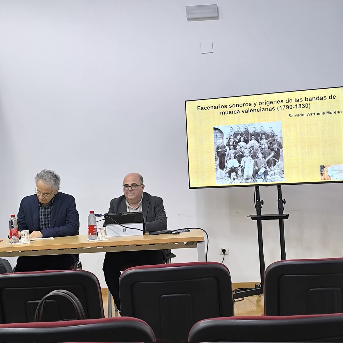 Enhorabona a Salva Astruells per la conferència de hui!

Ha sigut un plaer poder escoltar sobre l'origen de les nostres bandes