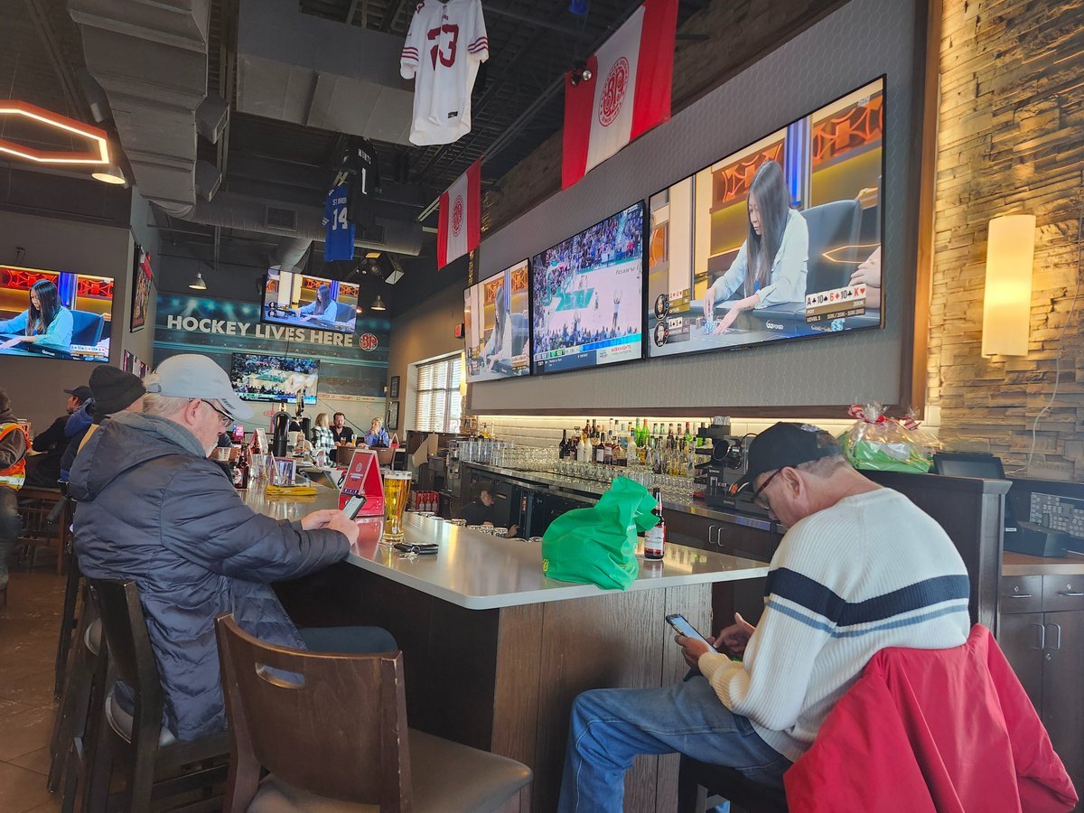 jvick1957's tweet image. Sorry @JTreliving But the pick is in!!  GO @Lions @we    pizza 🍕 still though here @bostonpizza @BPStThomas #couch #takeout #fireplace