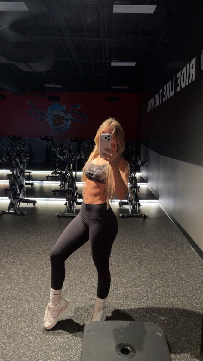 TessaLeemodel's tweet image. get up and grind 💪

#gym #sexy #weightlifting #modeling