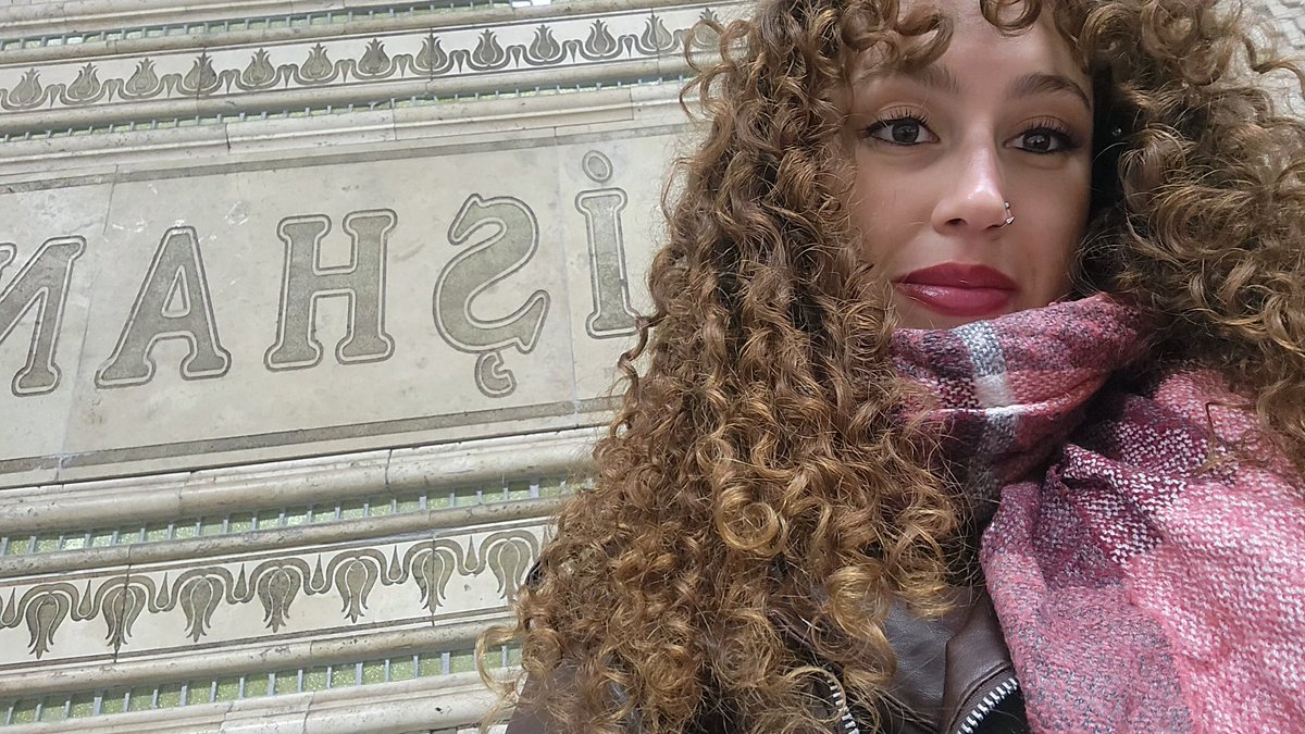 Ne de güzel mutlu görünüyorum