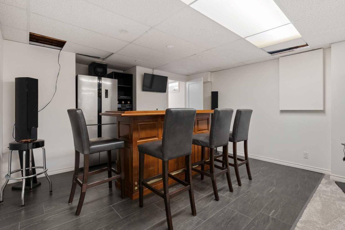 GerrikRipley's tweet photo. Price Drop! $565,999

Tired of small lots and cookie cutter new builds? Welcome to character, space, and warmth in one of Camrose’s most desirable cul-de-sac locations with a massive lot... (more on MLS https://t.co/rEgy1mFQiP) https://t.co/3w1uAOJdB5