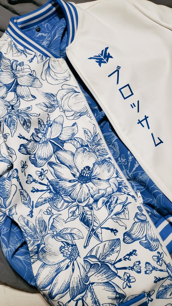 Looking for work again. Experience in the Cannabis and Esports Industries. Design, Marketing, Web, E-Commerce, Apparel, and more. 

Leads and retweets appreciated &lt;3