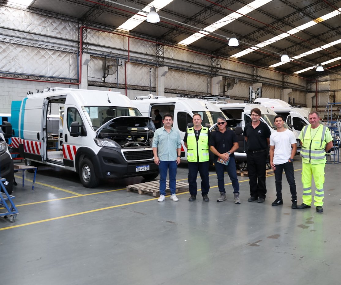 Hoy realizamos un control técnico de los móviles para garantizar que cumplan con los estándares de seguridad. En los próximos días entregaremos 4 unidades para Acceso Autopista La Plata y 2 para el Sistema del Interior. 
Seguimos trabajando para mejorar las condiciones laborales.