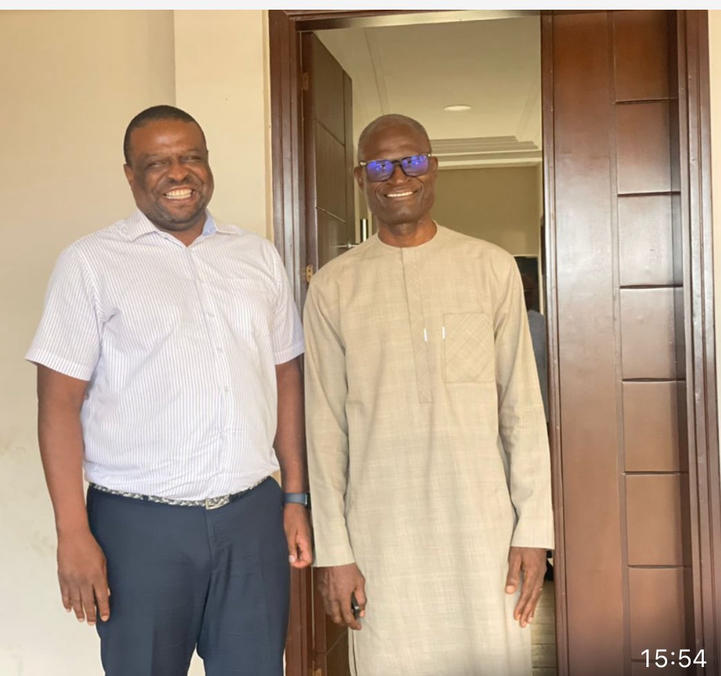 J’ai été une fois de plus honoré de la visite ce jour au siège de EcoMatin de A. N. Mekulu DG de la CNPS et Personnalité EcoMatin 2023. Je lui ai rendu compte des préparatifs  de l’édition 2026 de la Finance Week by EcoMatin