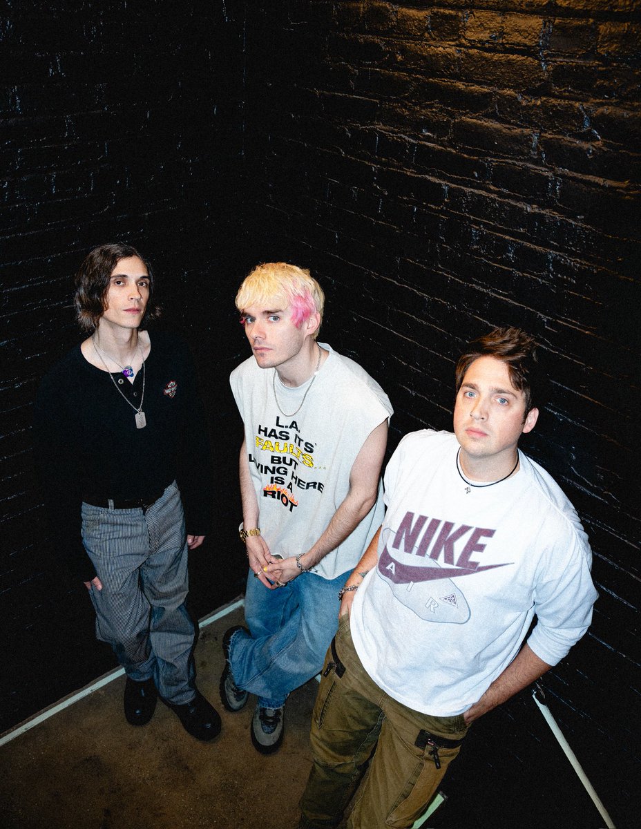 waterparks's tweet image. WATERPARKS VIA PAPER MAGAZINE
🌕 BREAKING FREE OF GENRE 🌕
READ THE FULL INTERVIEW ON THEIR WEBSITE @PAPERMAGAZINE 

HERE: papermag.com/waterparks-ban…