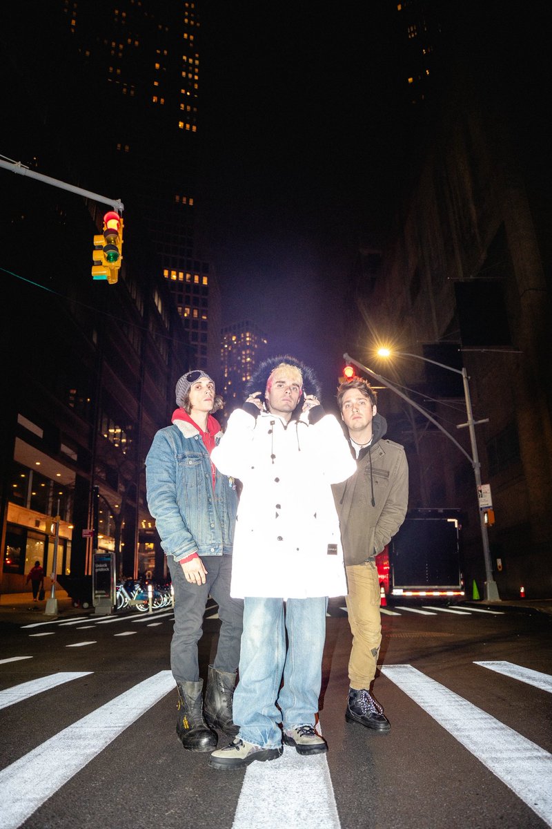 waterparks's tweet image. WATERPARKS VIA PAPER MAGAZINE
🌕 BREAKING FREE OF GENRE 🌕
READ THE FULL INTERVIEW ON THEIR WEBSITE @PAPERMAGAZINE 

HERE: papermag.com/waterparks-ban…