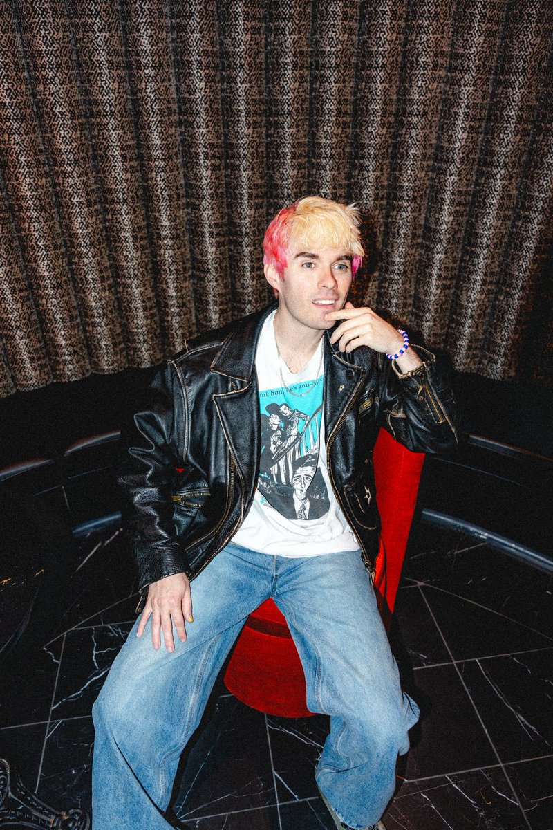 waterparks's tweet image. WATERPARKS VIA PAPER MAGAZINE
🌕 BREAKING FREE OF GENRE 🌕
READ THE FULL INTERVIEW ON THEIR WEBSITE @PAPERMAGAZINE 

HERE: papermag.com/waterparks-ban…
