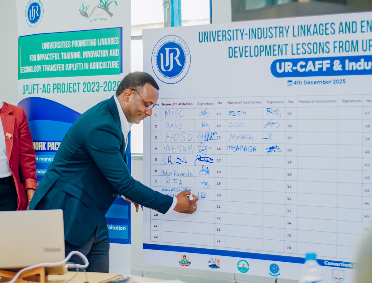 UR_CAFF's tweet photo. @UR_CAVM After identifying potential areas of interest, the partners signed a damp check as a symbol of their commitment to partnering with @Uni_Rwanda CollegeofAgriculture,  Forestry, and Food Science. https://t.co/VWq8f8MITc