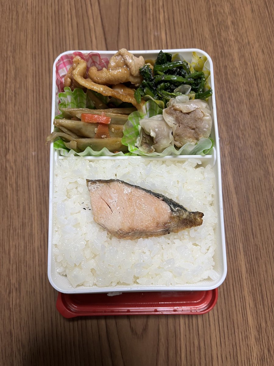 金曜日のお弁当さん🍱 クルはどうしてもアルの毛づくろいをしたいよう