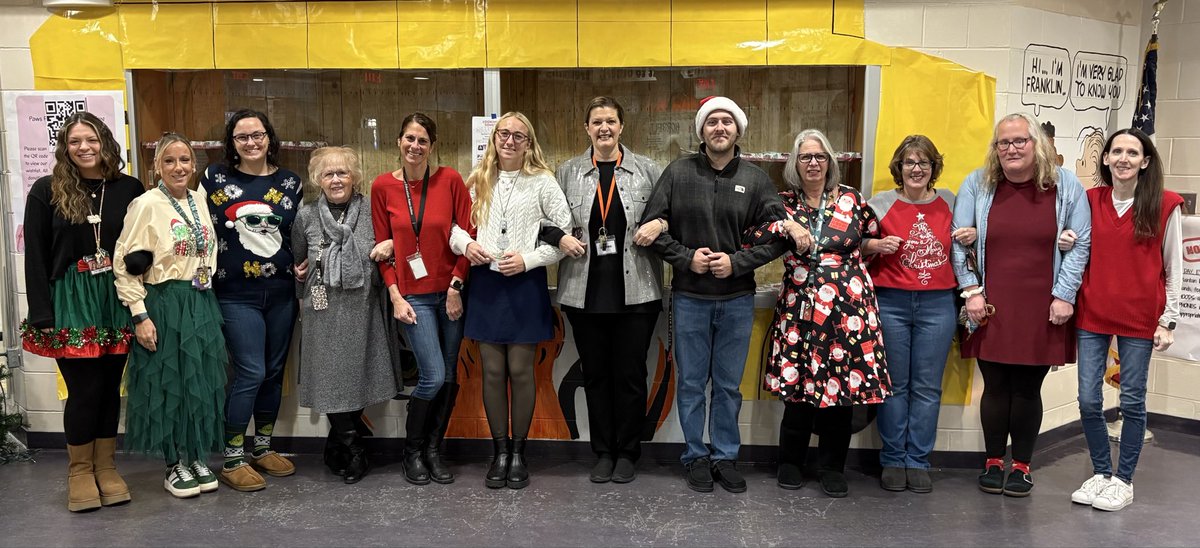 Day 4 of the #districtholidaychallenge Wear Your Christmas Best! 🎅🏼 🎄