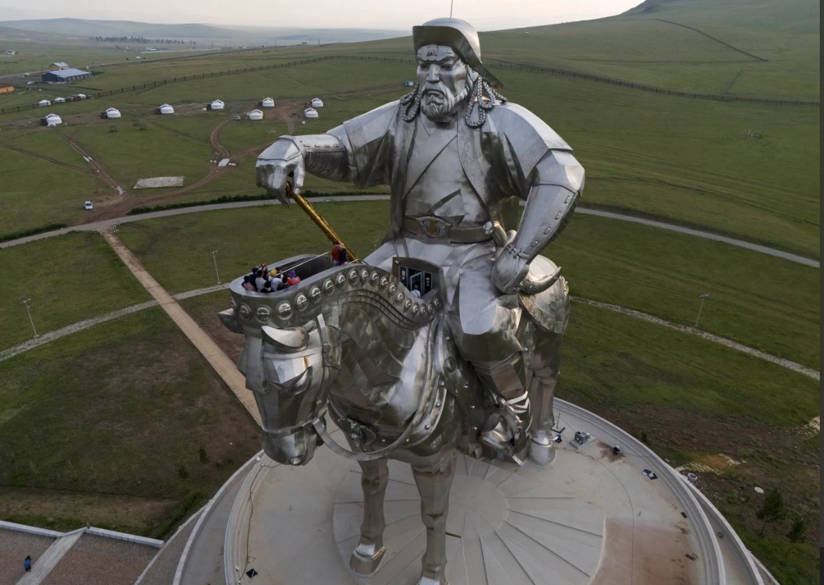 <a href="/DutchEgyptian/">DAVID 𓂀</a> الكلام اللي قلته مايخرج إلا من شخص سطحي جاهل وحاقد على الاسلام والمسلمين 

المغول بنوا تماثيل هائلة لجنكيز خان، وأكبر تمثال للفروسية في العالم اليوم هو تمثال جنكيز خان في منغوليا

الروس ما زال عندهم تماثيل وأوسمة باسم ستالين، وفي مدن كاملة تم تسميتها على اسمه لعقود