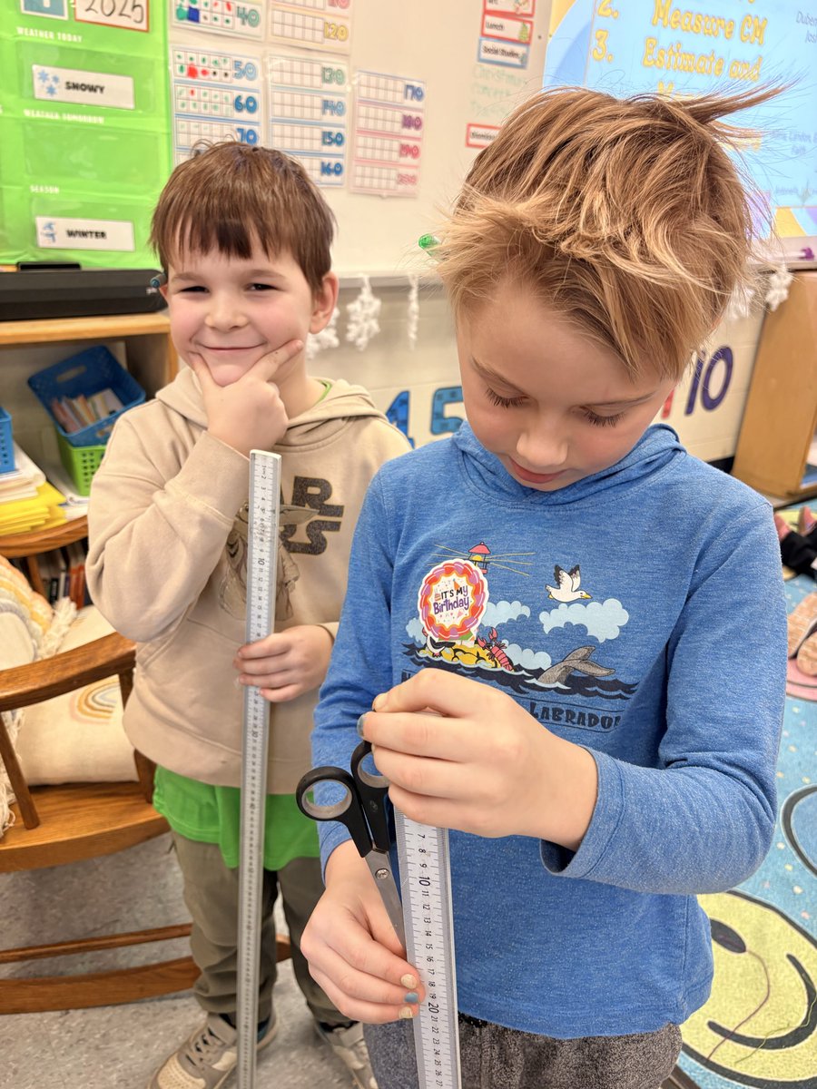 We love measuring in grade 1/2! We have our very own version of the property brothers in our class, measuring walls and furniture all in the room! Measurement math centres are in full force 📏📐<a href="/shcsparis/">Sacred Heart, Paris</a>