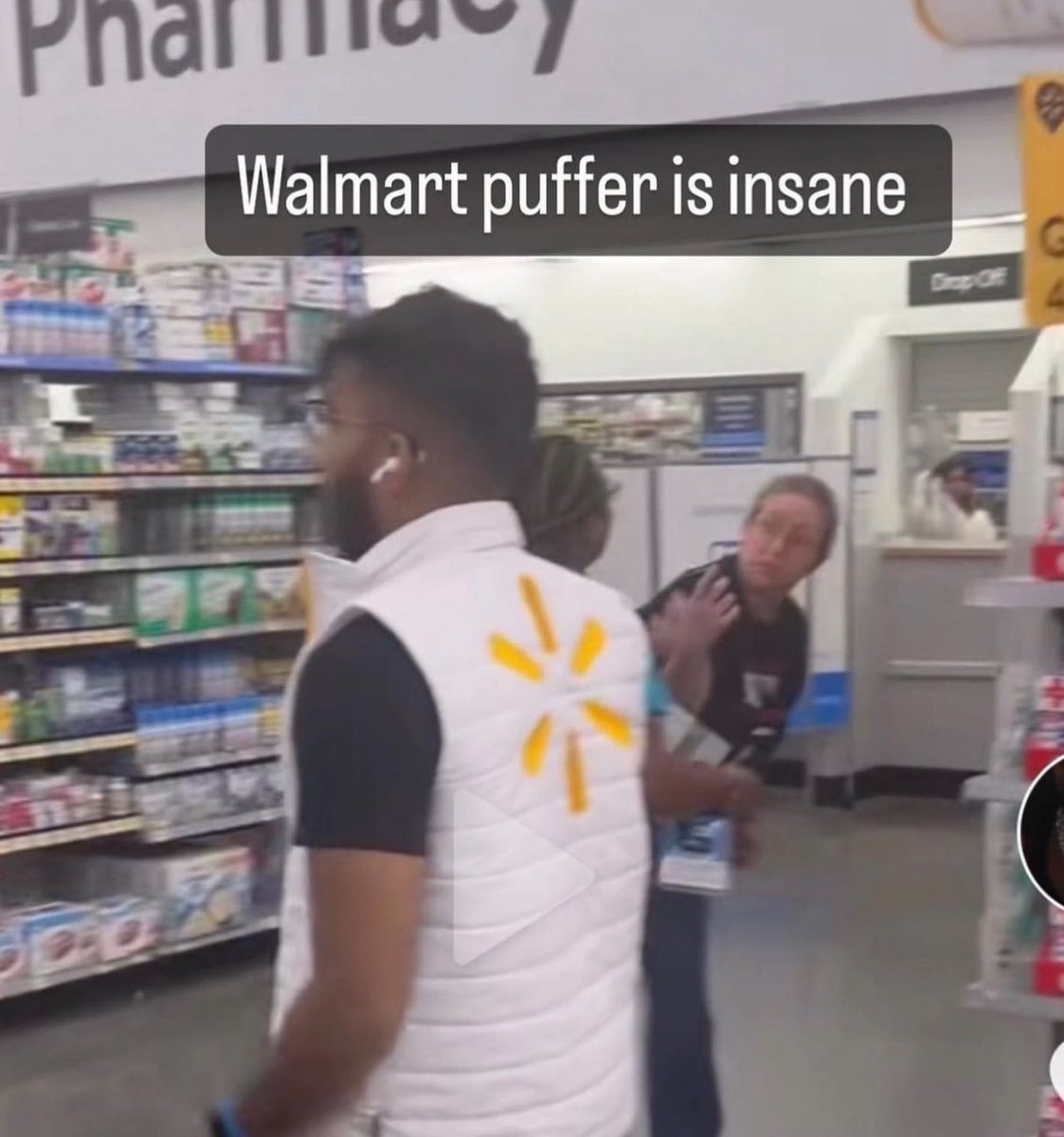 Veijo_'s tweet image. Walmart puffer is insane