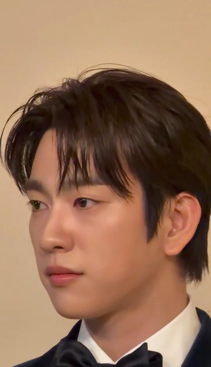 milknonthiya's tweet photo. ยอม คนที่โดนซูมเท่าไหร่ก็ไม่ตายกล้อง เพราะหล่อเป้ะไปหมดจริงๆ ㅜㅜ 

#JINYOUNG
#BrunelloCucinelli https://t.co/nw4DvjEzb9
