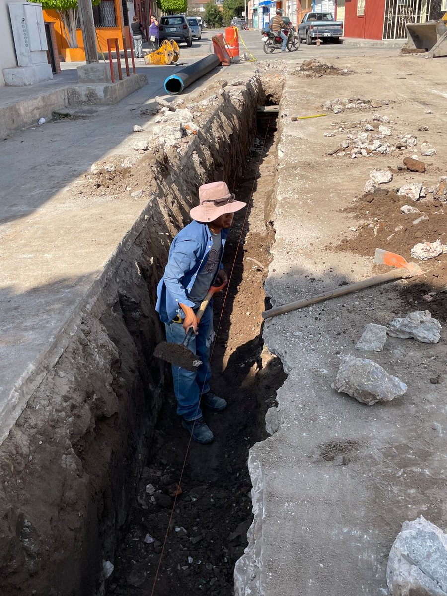 ✅Ya estamos trabajando en la rehabilitación sanitaria de la calle Baja California Sur.👷🏽
➡️Se van a sustituir 50 metros lineales de drenaje, entre las calles Yucatán y Sonora.
🏘️Con ello, más de 150 habitantes de la colonia Popular se verán beneficiados. 

#InterapasTrabajando