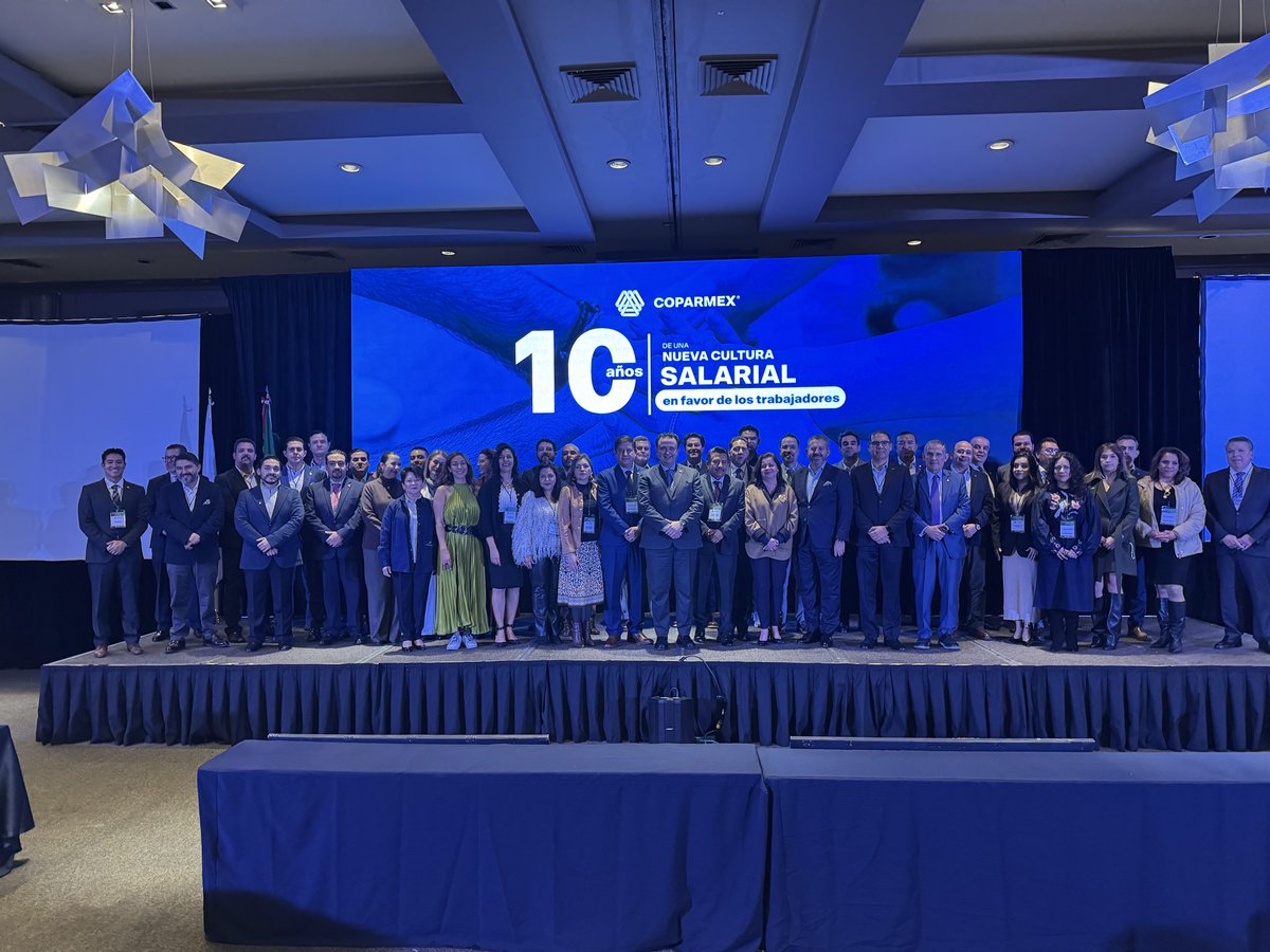 #10 años impulsando una cultura salarial con impacto real.
Reconocimiento a la visión y liderazgo de @JuanJoséSierra y a @MariaJovitaPN desde <a href="/Coparmex/">Coparmex Nacional</a> por dignificar el trabajo y fortalecer a México. 👏🇲🇽