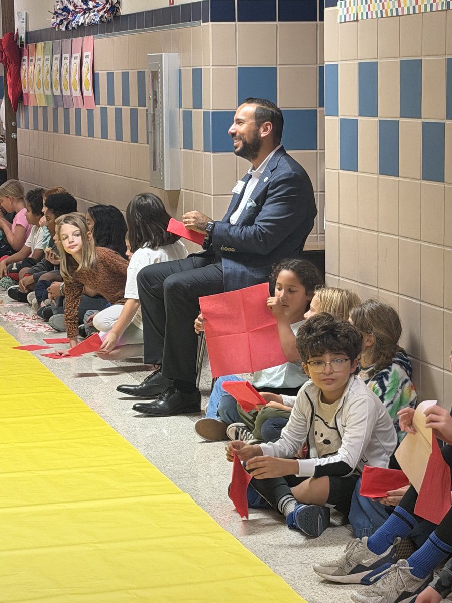 “Muffins with the Mayor” was a third grade treat!  Thank you to our very own City of Woodway Mayor, Amine Qourzal!  We enjoyed learning local government information, the responsibilities of the mayor, and the name of his first band.