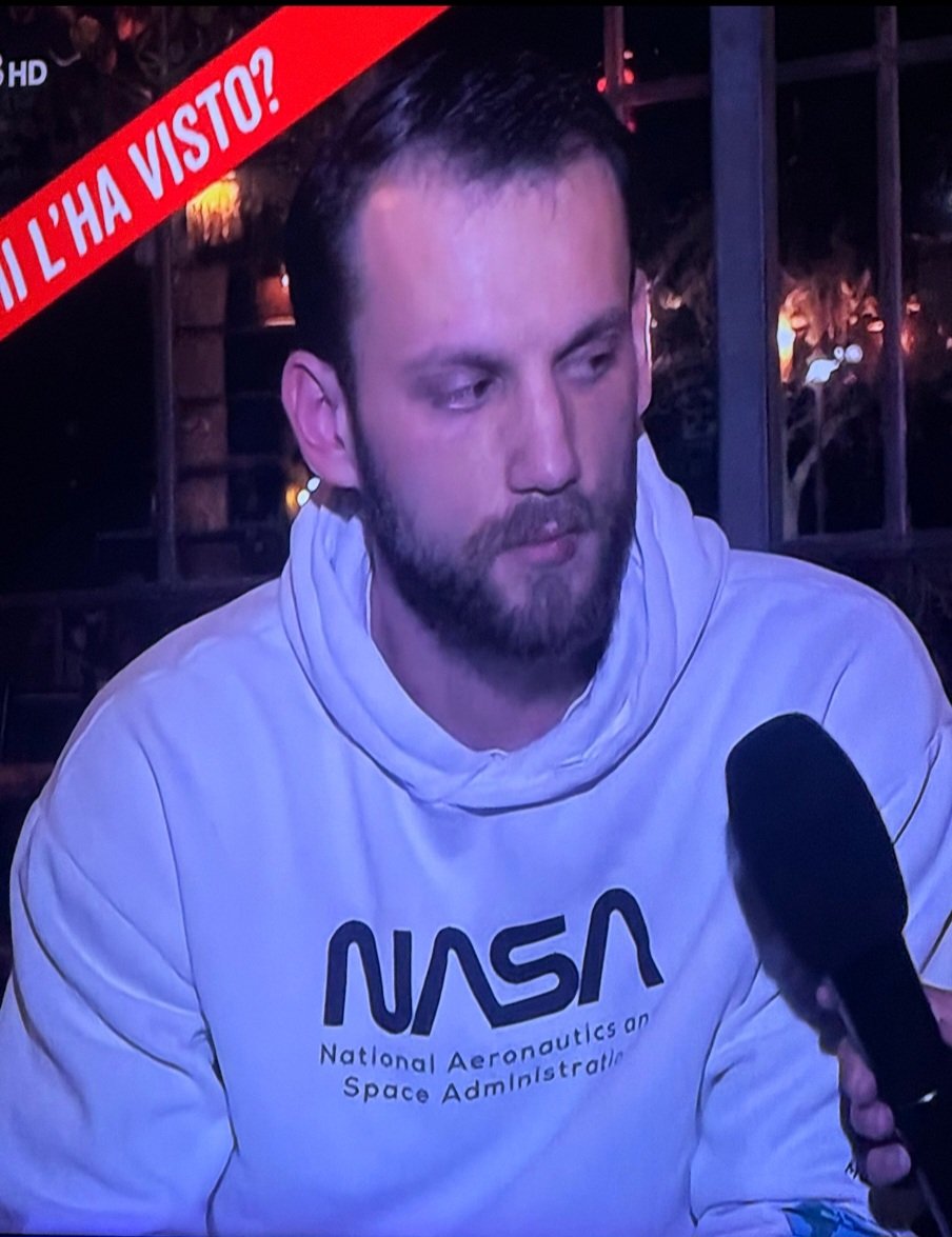 EmaGranvillano's tweet image. Noi già ieri avevamo intuito che lui fosse implicato, così a "NASA"... 
#ore14sera